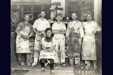 Mitarbeiter des johannes Wedig Marmorwerkes in der Großen Frankfurter Straße (heute Karl-Marx-Allee).