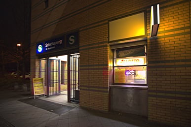Kiosk der Regina Brosda im S-Bahnhof Schichauweg.