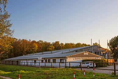 Der "Ländliche Reiterverein Lichtenrade und das Lokal "Zur Tränke".