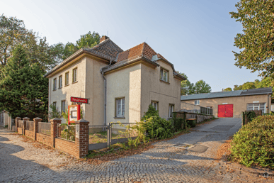 Die Feuerwache Alt - Biesdorf.