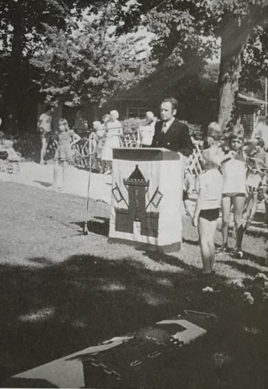 Hartmut Müller (1. Vorsitzender) eroffnet die Bootstaufe (10. August 1975).