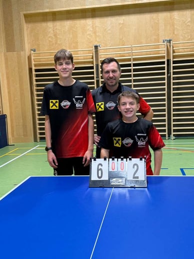 Daniel Trzil, Christopher Stranzl und Sensationssieger Maximilian Ertl nach dem Match.
