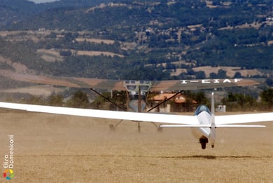 Birddog beim Flugzeugschlepp