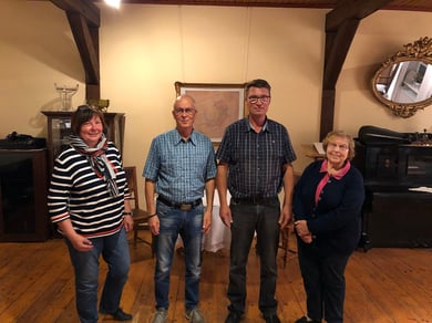 Gruppenbild des neuen Vorstands im Sitzungssaal des Museums