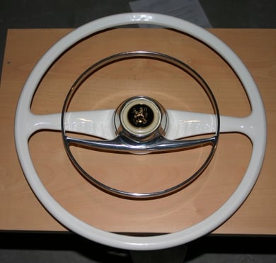 frisch restauriertes Brezel Lenkrad mit Petri Hupenring
