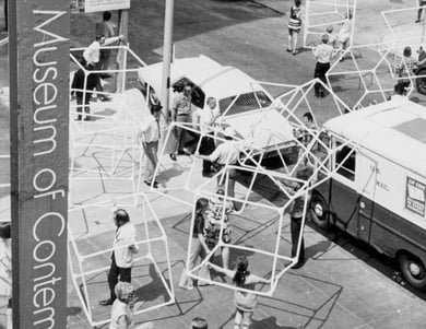 « 100 Cubes » Museum of Contemporary Art Chicago, 1970 - Central Park New York, 1970 - 25e Edinburgh Festival, 1971 .