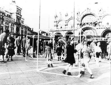 « Cubes in Venice » 35e Biennale di Venezia, 1970 - photo: Gianni