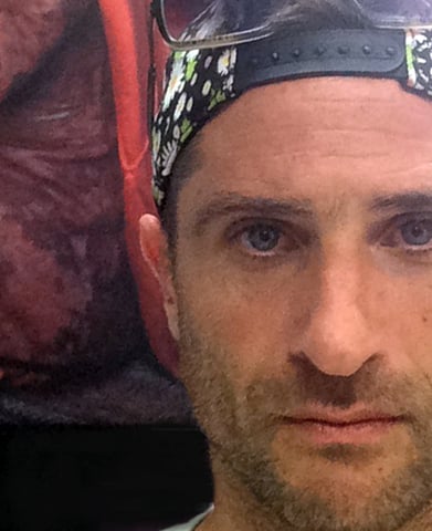 portrait de l'artiste peintre Kendo Deuxglik