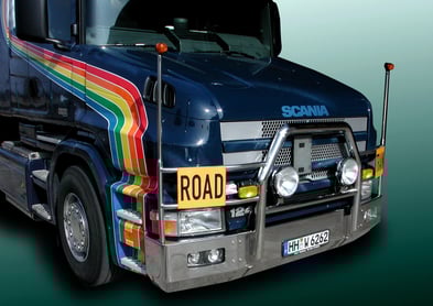 Stoßstange aus poliertem Edelstahl