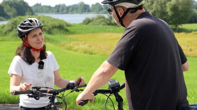 Mit Naturschatzkammern-Expertin Andrea Zinser auf Radtour