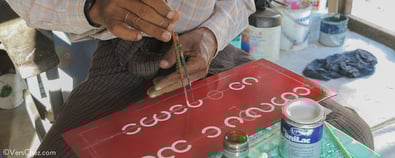 Ecriture birmane évoquant l'art d'écrire