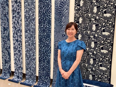 藍印花布のコレクター・研究者として知られた伯母の久保マサさんから「藍印花布わたなべ」を継いだ福原梨花さん