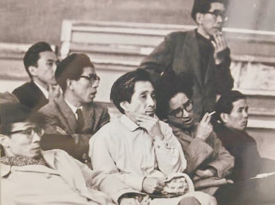 故中谷泰氏（中央）