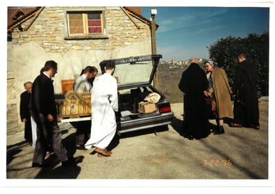 Photo de 1996 : transport des reliques