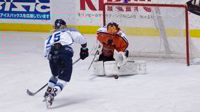 アイスバックス#44福藤選手、フリーブレイズのペナルティショットをセーブ