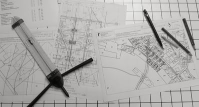 Mit Rute und Pendel werden Störzonen, wie Wasseradern, Verwerfungen und Gitternetze geortet.