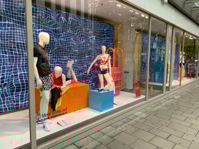 Auslage mit Schaufensterpuppen