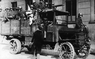 Kapp-Putsch, 12.03.1920: Rechtsradikale Truppen in Erwartung des Putsches auf dem Potsdamer Platz/Berlin. Foto: Archiv der sozialen Demokratie der Friedrich-Ebert-Stiftung