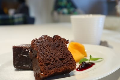 旭川平和通買物公園　7条緑道　ハルニレカフェ