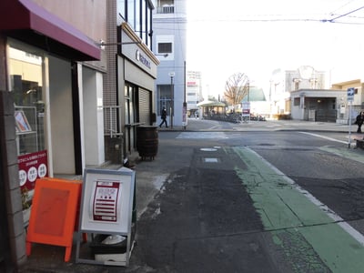 目の前が駅前交番という好立地