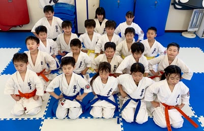 一般　ユース　ジュニア　キッズ　週1回　家族　料金　費用　さいたま市　埼玉県　空手　カラテ　極真　新極真　格闘技　スポーツ　習い事　おすすめ　黙想　精神統一　呼吸　稽古