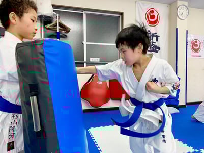 一般　ユース　ジュニア　キッズ　週1回　家族　料金　費用　さいたま市　埼玉県　空手　カラテ　極真　新極真　格闘技　スポーツ　習い事　おすすめ　パンチ　キック