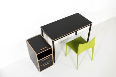 ...mit grünem Stuhl