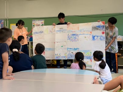 最後にみんなが描いた絵をつなげて完成です！