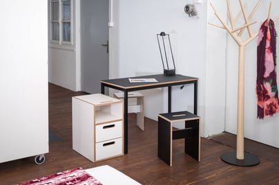 room³ Linotisch mit Pultkorpus und Hocker