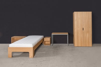 Objekt Möblierung für Kliniken. Bett, Nachttisch, Regal, Schreibtisch und Patientenschrank. 