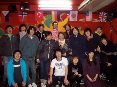 2009年12月当時の写真、仲間のミュージシャン達と