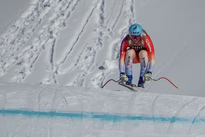 Alexis Monney (SUI) hebt am Russisprung ab; Monney