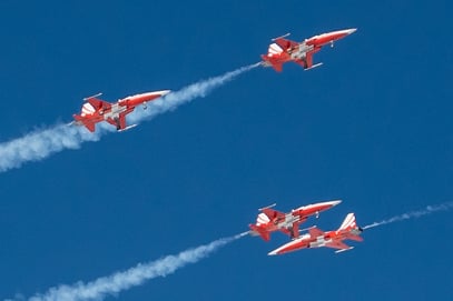 Patrouille Suisse zeigt die Figur Gegenverkehr