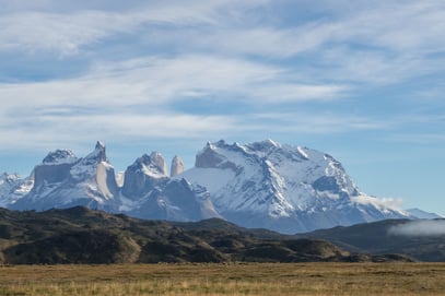 Die Cuernos del Peine und dazwischen zwei der Torres