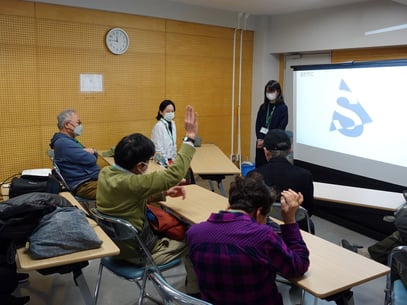 生きものの研究をする学生と意見交換