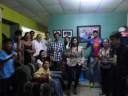 Bugalagrande - Mitternacht bei Alex Familie