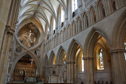 Wells - gotische Scherenbögen in der Kathedrale