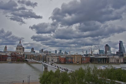 Blick vom Dach des Museum Tate Modern auf die City of London