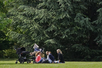 ... drei Deutsche AuPair mit "ihren" Kindern ... so lernt man Englisch ....