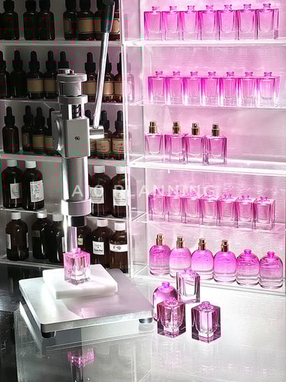 シャイニーピンク_ガラス製香水瓶卸売極小ロットA10プランニング