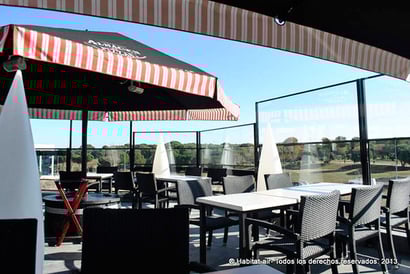 Cortavientos regulables para terrazas de restaurantes y bares