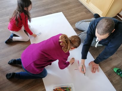 Der Mäusebau entsteht als Gemeinschaftsbild.