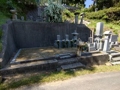 既存墓地の既存墓石撤去前