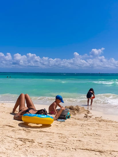 Einfach nur relaxen, ein Beach-Day in Playa del Carmen, Mexiko (Foto: Katha Dos Santos)