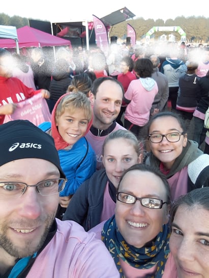 Une partie de la team Cuirs et Savoirs au départ d'Octobre rose