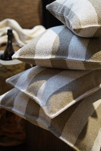 omar-antwerp, pillows, kussen, sierkussen, cover, sloop, interior, interieur, decoration, decoratie, home, huis, wholesale, groothandel, B2B, cosy, gezellig, set, stylish, contamporary, stijlvol, living, inside, levenstijl, indoor, outdoor, soft, fabrics