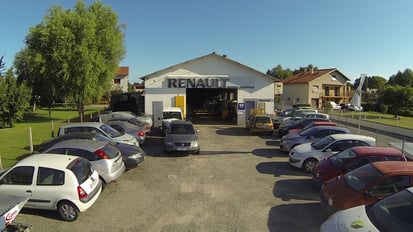le garage sandaran à Ausson, avant son déménagement à ponlat-taillebourg, agent renault spécialisé dans la vente et la réparation de véhicules toutes marques, la carrosserie, les dépannages et remorquages, agrément Vinci autoroutes
