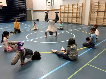 The documentary film is about the autobiography of Ricky in parallel with the history of Filipino street dance culture. The life of a hiphop dancer is the subject of this inspiring film.