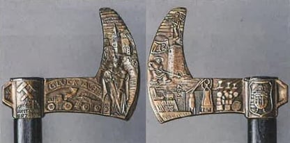 Ein neues Häckel für die Ehrenbergleute des Steirischen Erzberges. Die Motive zeigen den alten und neuen Erzabbau, Wahrzeichen von Eisenerz und die Verhüttung in Donawitz