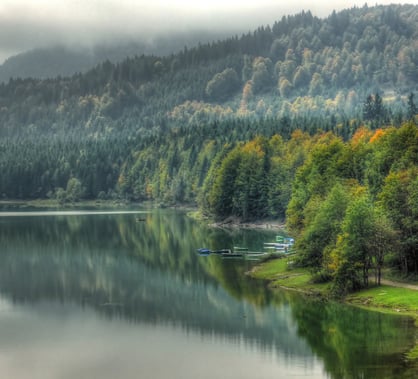 Der Stausee ist voll und die Herbstfärbung beginnt (aufgenommen am 28.09.2013).